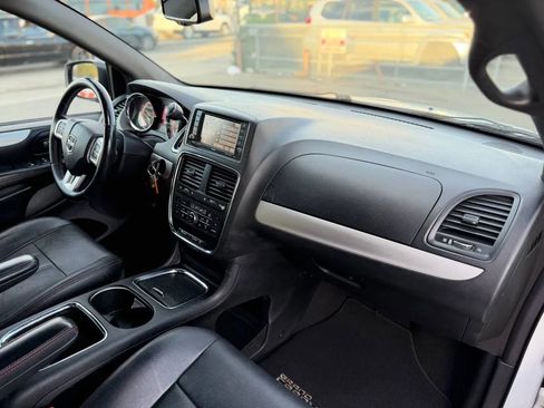 Used 2017 Dodge Grand Caravan GT image 42