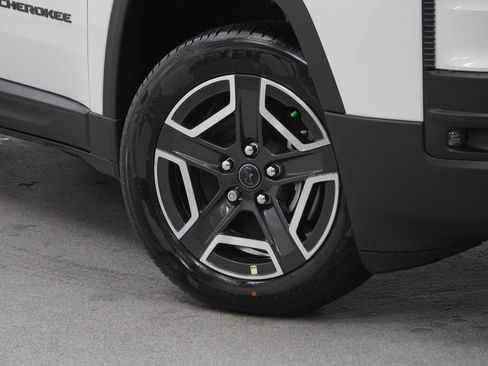 New 2026 Jeep Cherokee Laredo image 4