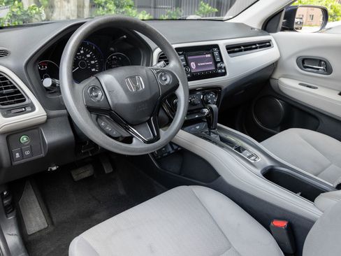 Used 2017 Honda HR-V LX image 4