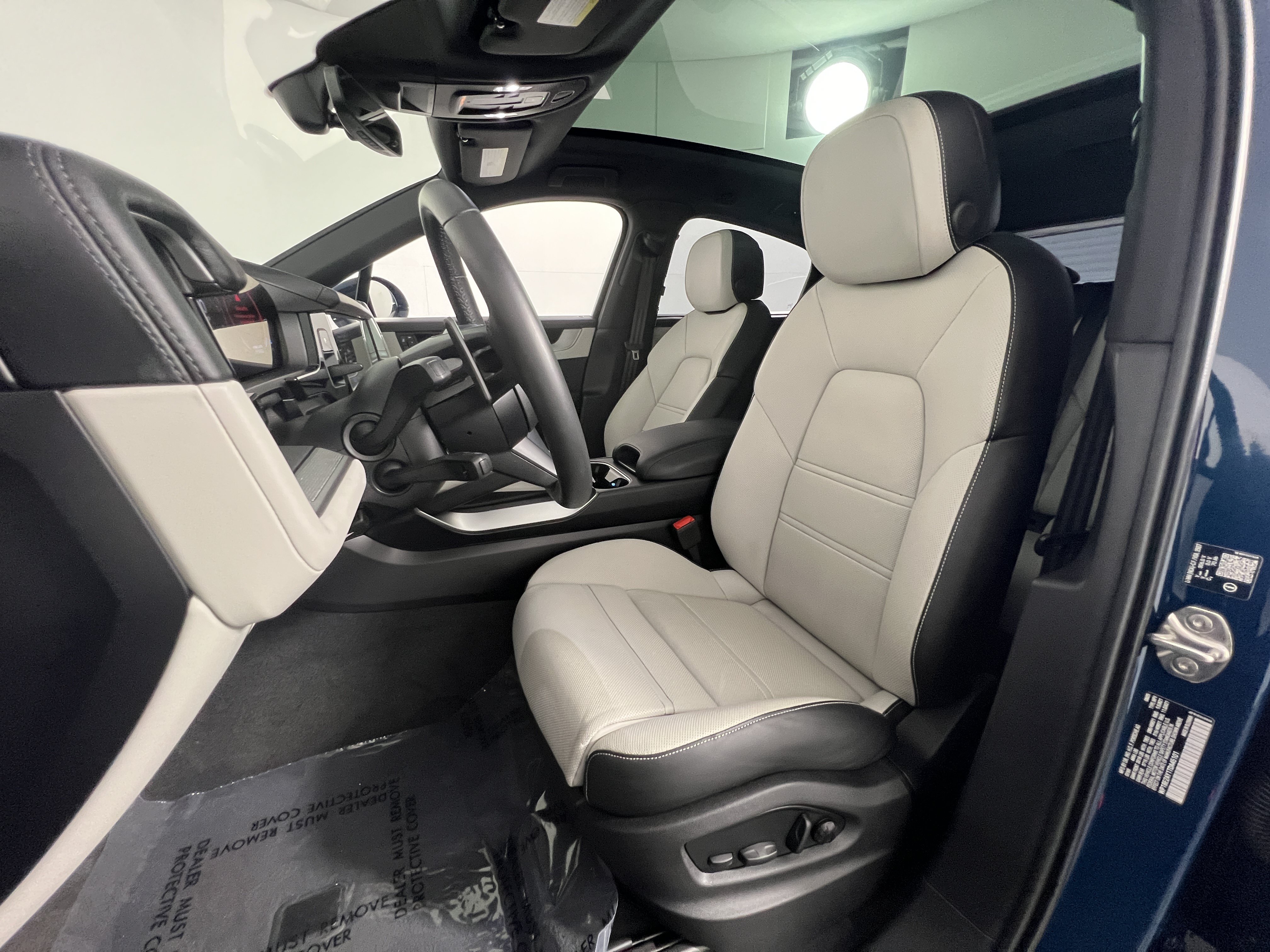 Used 2026 Porsche Cayenne E-Hybrid Coupe AWD/4WD image 5