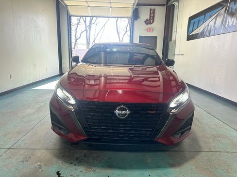Used 2023 Nissan Altima 2.0 SR FWD image 2