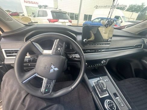 Used 2024 Mitsubishi Outlander 4WD Plug-In Hybrid image 7