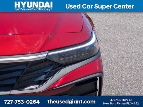Used 2025 Hyundai Elantra SE FWD image 9