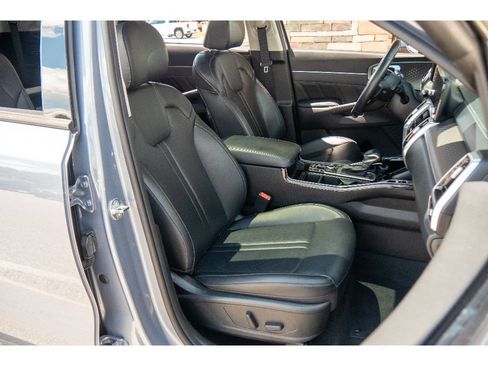 Used 2023 Kia Sorento SX AWD/4WD image 16