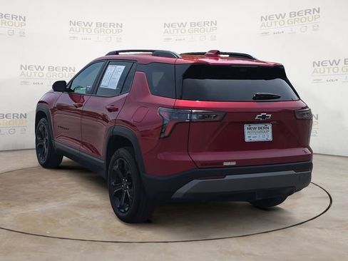 Used 2025 Chevrolet Equinox LT w/ Convenience Package II image 3