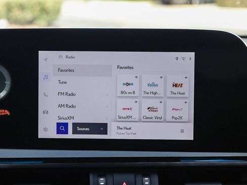 Used 2025 Lexus ES 300h w/ Premium Package FWD image 14