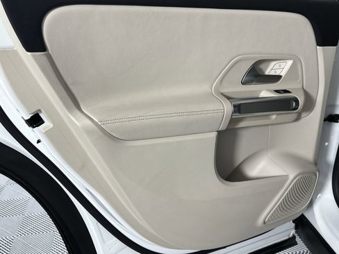 Used 2025 Mercedes-Benz GLB 250 image 29