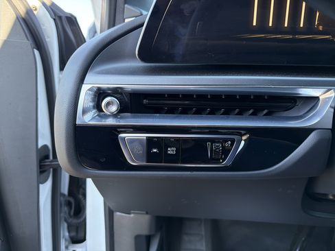 Used 2024 Cadillac Lyriq Tech image 13