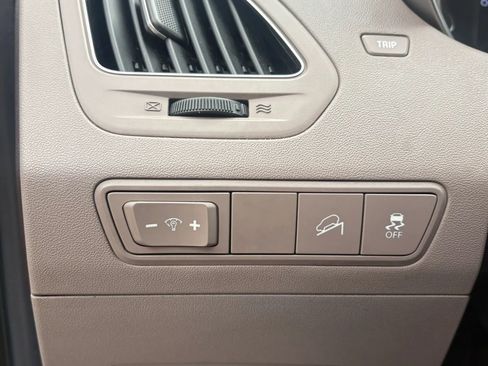 Used 2010 Hyundai Tucson GLS FWD image 18