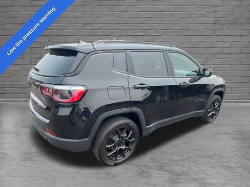Used 2023 Jeep Compass Latitude w/ Convenience Group AWD/4WD image 5