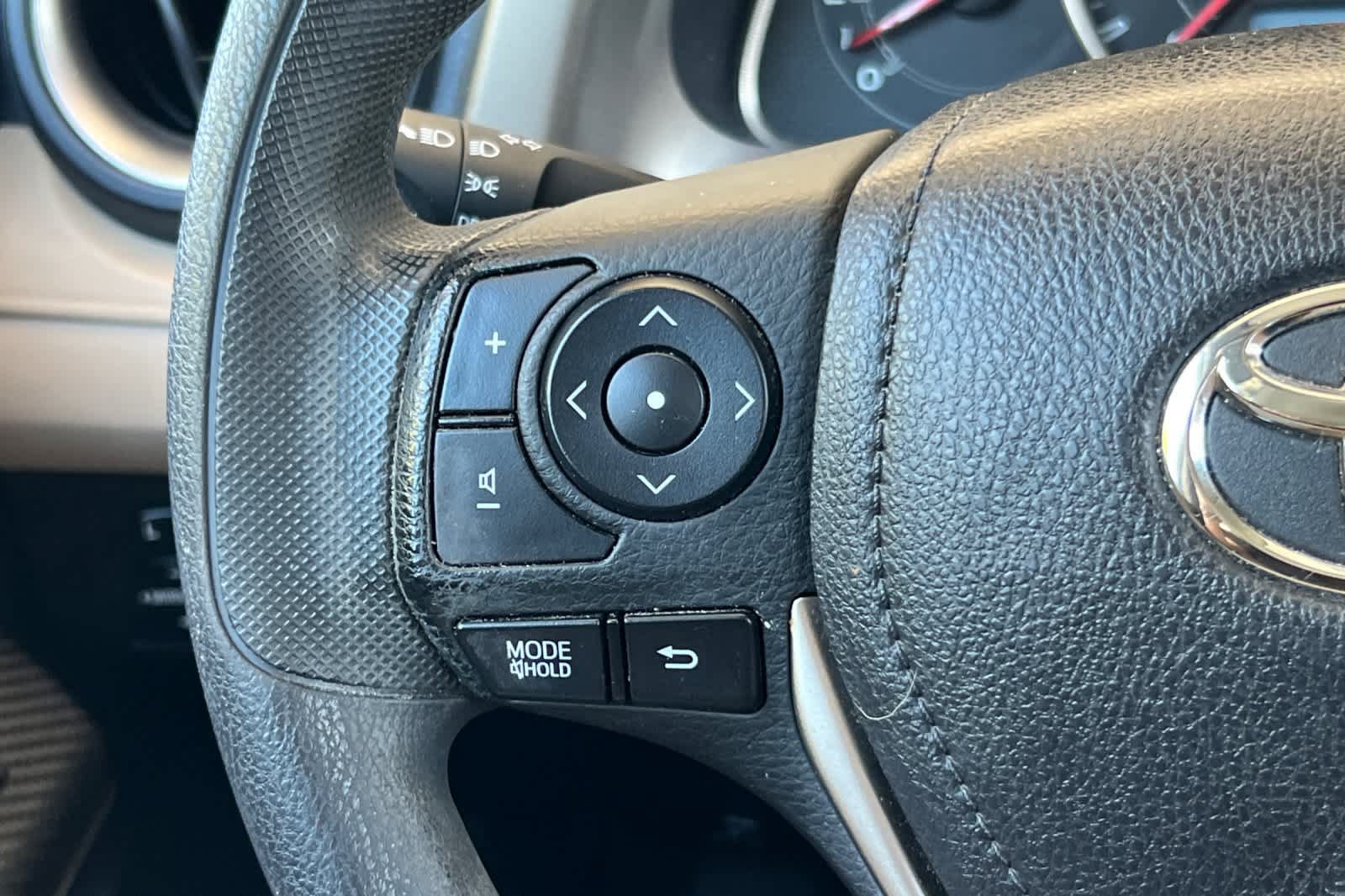 Used 2013 Toyota RAV4 LE AWD/4WD image 24