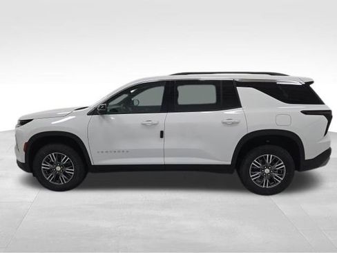 New 2026 Chevrolet Traverse LT image 2