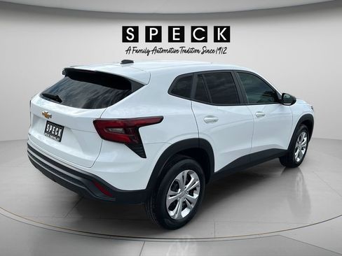 Used 2025 Chevrolet Trax LS FWD image 5