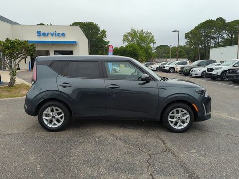 Used 2024 Kia Soul LX w/ Option Group 015 FWD image 3