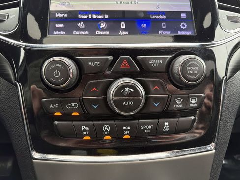 Used 2019 Jeep Grand Cherokee Altitude image 25