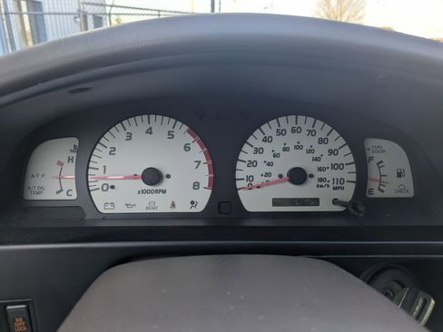 Used 2002 Toyota Tacoma w/ SR5 Package image 9