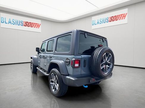 Used 2024 Jeep Wrangler Unlimited w/ Convenience Group AWD/4WD image 5