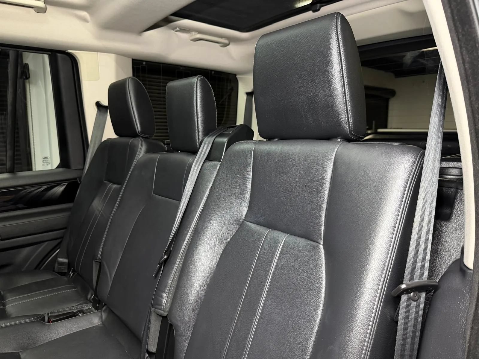 Used 2015 Land Rover LR4 HSE AWD/4WD image 24