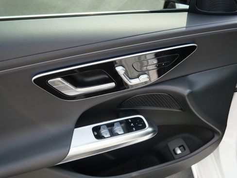 Used 2025 Mercedes-Benz E 350 4MATIC Sedan image 20