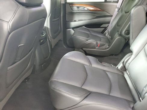 Used 2016 Cadillac Escalade Luxury image 13