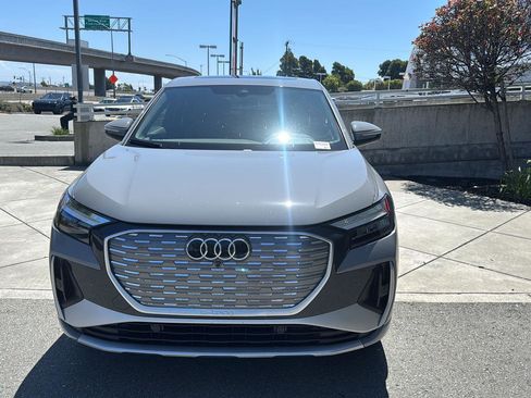 Used 2023 Audi Q4 e-tron Premium Plus w/ Premium Plus AWD/4WD image 3
