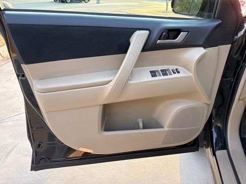 Used 2011 Toyota Highlander 2WD image 14
