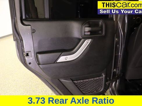 Used 2017 Jeep Wrangler Unlimited Rubicon w/ Connectivity Group image 31