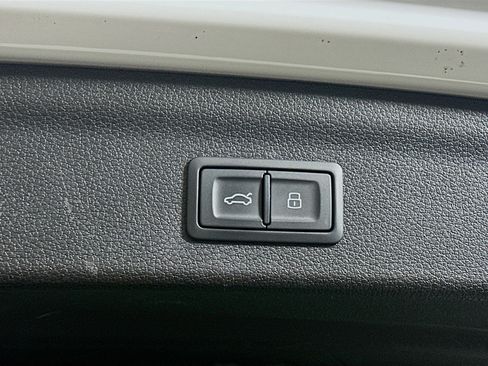 Used 2023 Audi Q3 2.0T Premium image 28