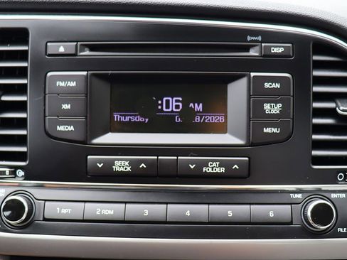 Used 2017 Hyundai Elantra SE FWD image 46