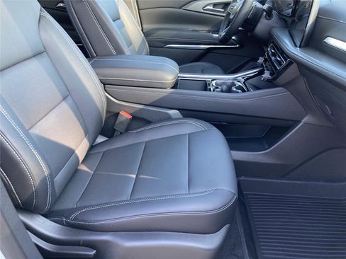 New 2026 Chevrolet Traverse LT w/ Sun and Wheel Package image 12