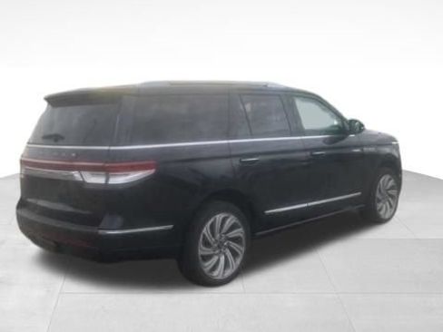 Certified 2023 Lincoln Navigator Reserve AWD/4WD image 10