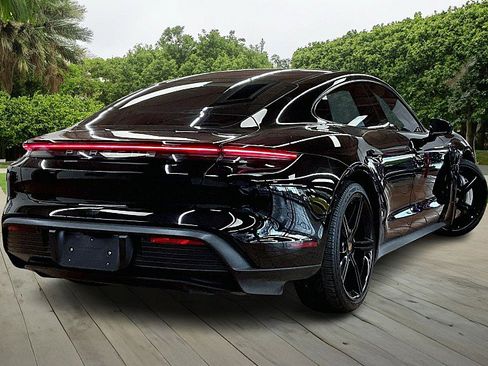 Used 2021 Porsche Taycan image 2