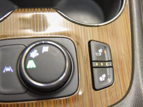 Used 2021 GMC Acadia SLE w/ Driver Convenience Package image 27