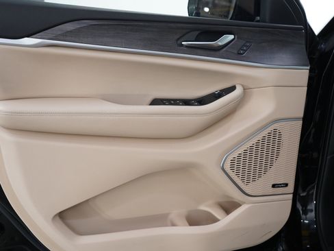 Used 2022 Jeep Grand Cherokee Limited AWD/4WD image 19