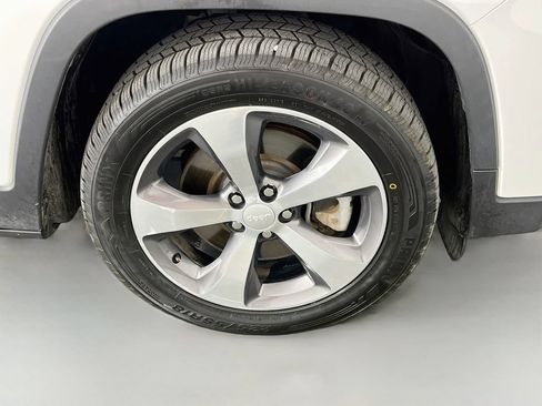 Used 2020 Jeep Cherokee Limited FWD image 37