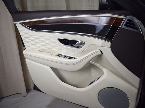 Certified 2020 Bentley Flying Spur W12 image 36