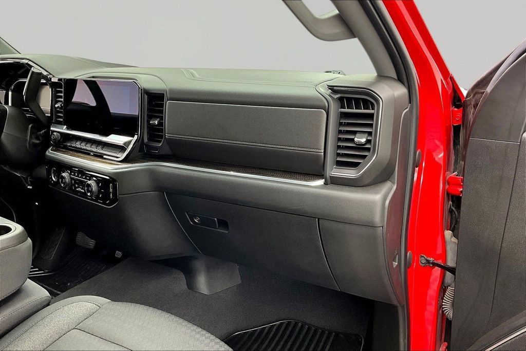 Used 2023 Chevrolet Silverado 1500 LT AWD/4WD image 17