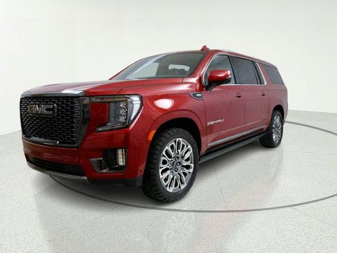 Used 2023 GMC Yukon XL Denali Ultimate AWD/4WD image 3