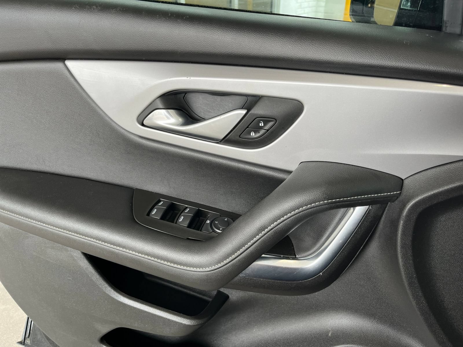 Used 2025 Chevrolet Blazer LT FWD image 18