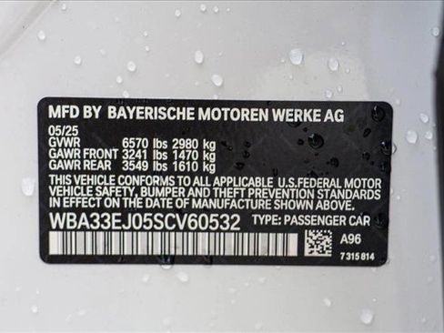 Used 2025 BMW 760i xDrive w/ Premium Package image 28