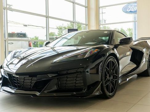 Used 2025 Chevrolet Corvette Z06 w/ Z07 Performance Package RWD image 4