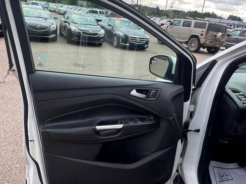 Used 2017 Ford Escape SE image 10