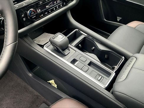 New 2026 Nissan Pathfinder Platinum FWD image 11