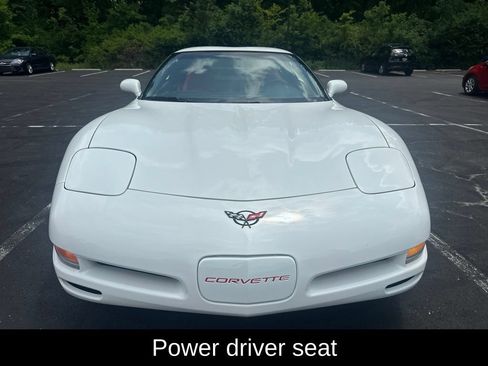 Used 2004 Chevrolet Corvette Coupe RWD image 2