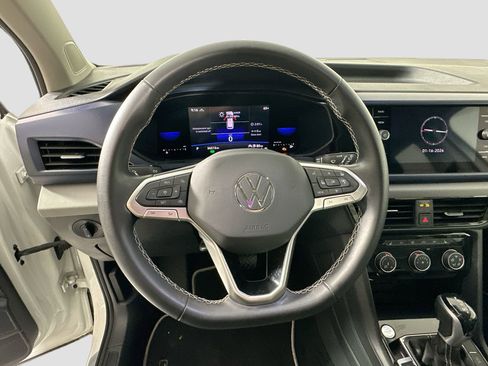 Used 2023 Volkswagen Taos SE w/ Panoramic Sunroof Package image 11