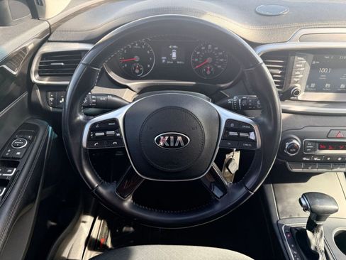 Used 2019 Kia Sorento S image 4