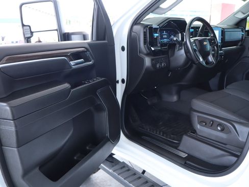 Used 2024 Chevrolet Silverado 2500 LT image 14