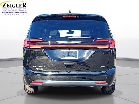 New 2026 Chrysler Pacifica Select image 6