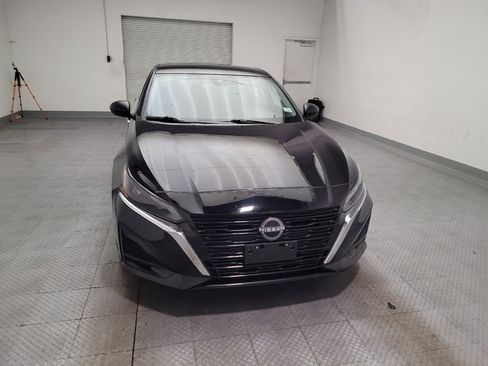 Used 2025 Nissan Altima 2.5 SV FWD image 14