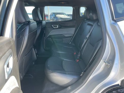 Used 2024 Jeep Compass Latitude AWD/4WD image 8